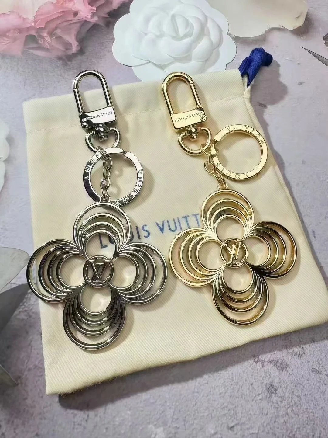 Louis Vuitton Flower Keychain - 006536