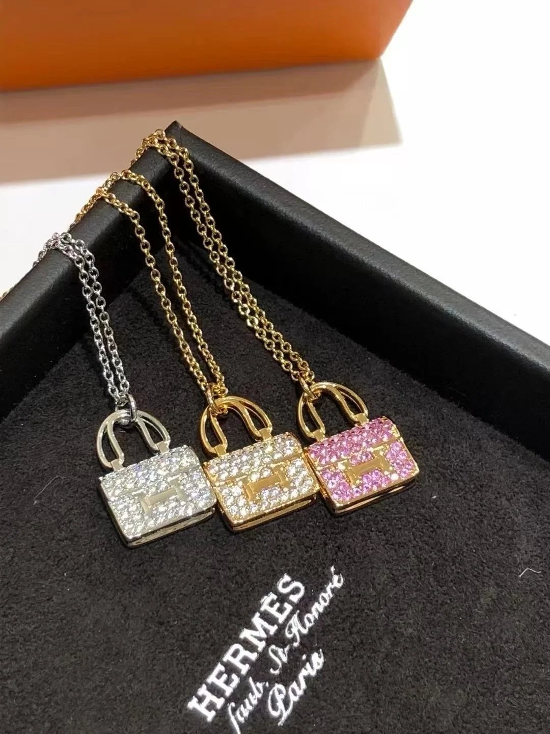 Hermès Mini Kelly Bag Pendant Necklace Silver Pave Diamond Necklace Jewelry - 2