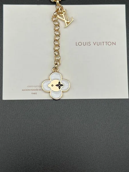 Louis Vuitton Eiffel Tower & Flower Charm Keychain Silver Jewelry - 9