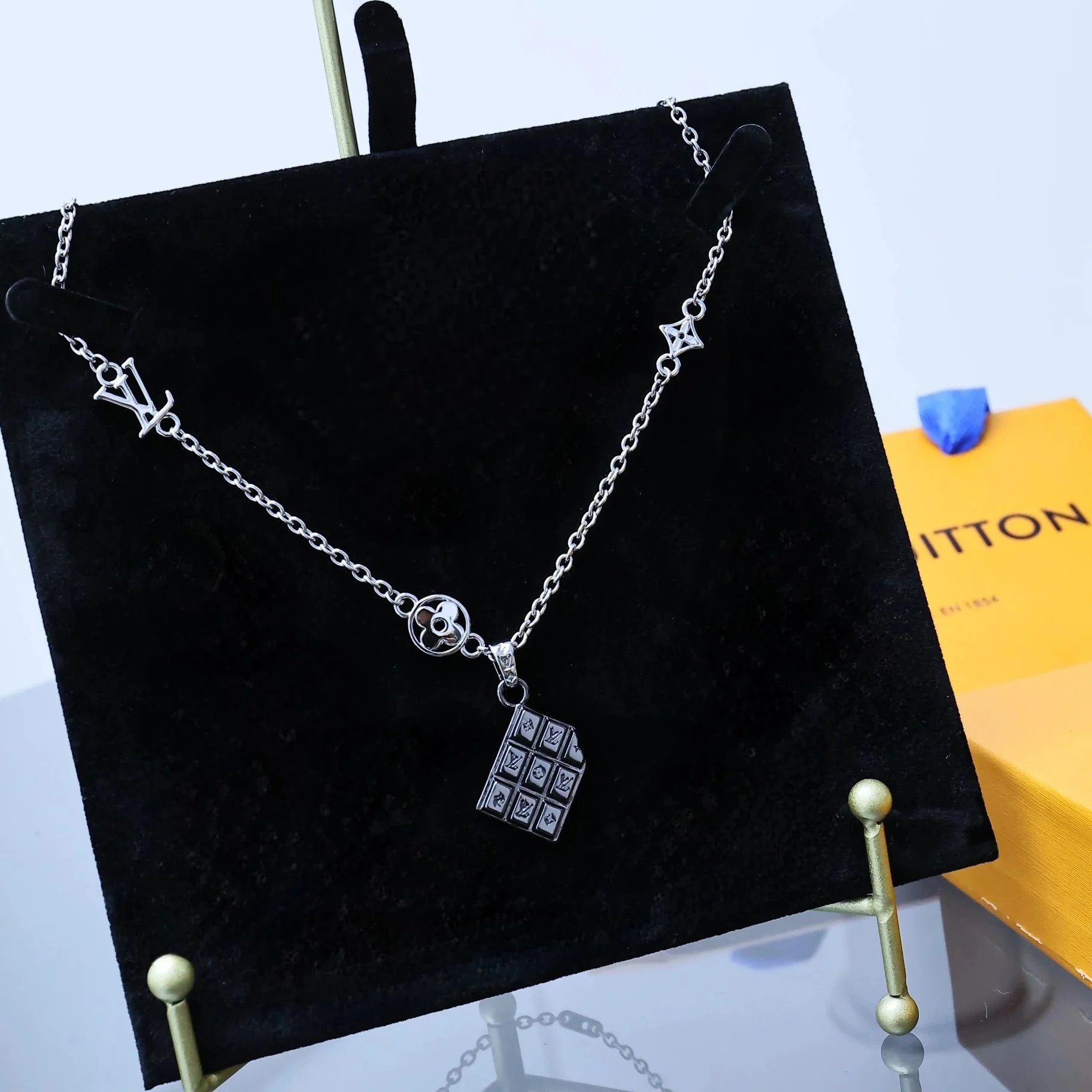Cross Urban Fashion Necklace - 006663