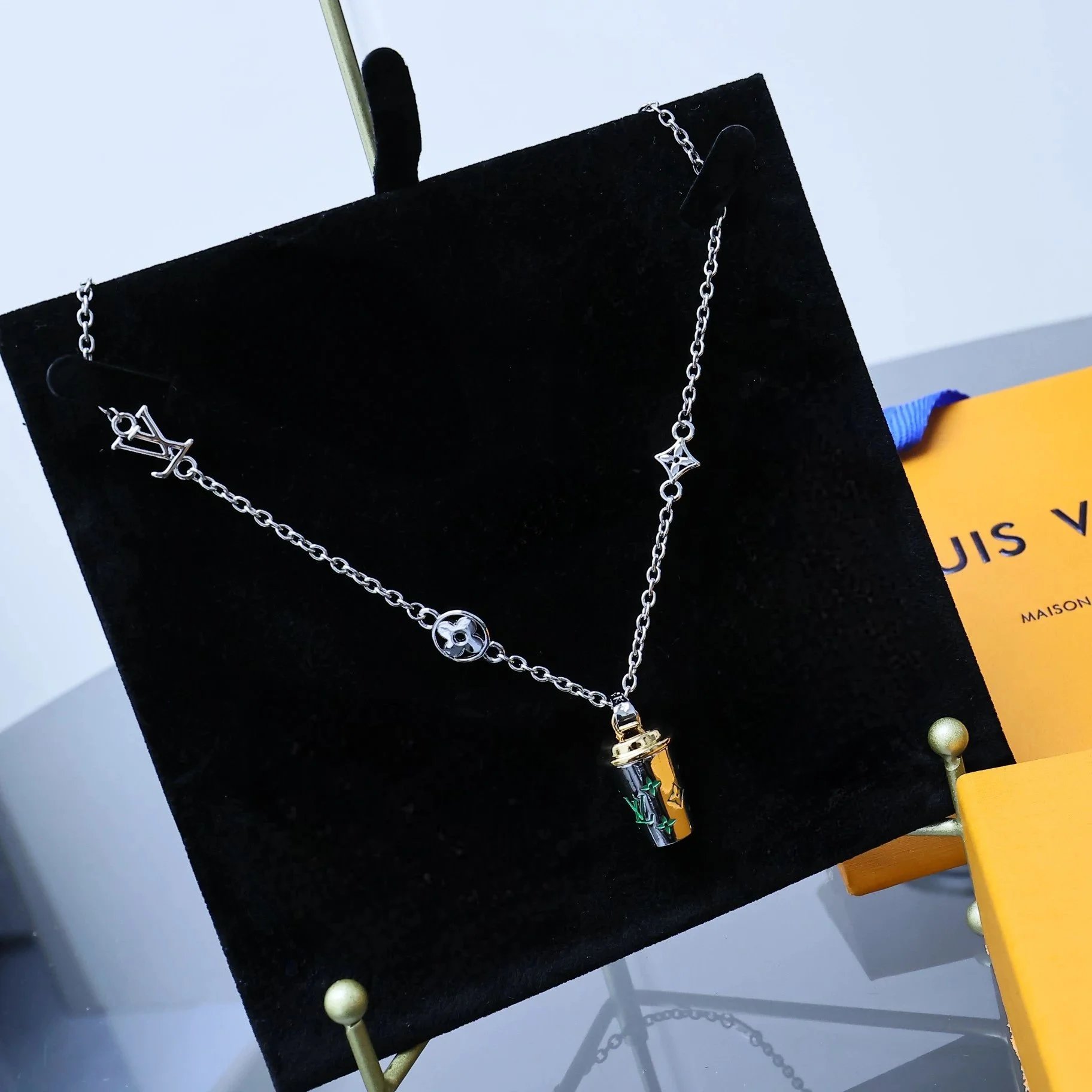 Louis Vuitton Streetwear Cross Necklace - 006800