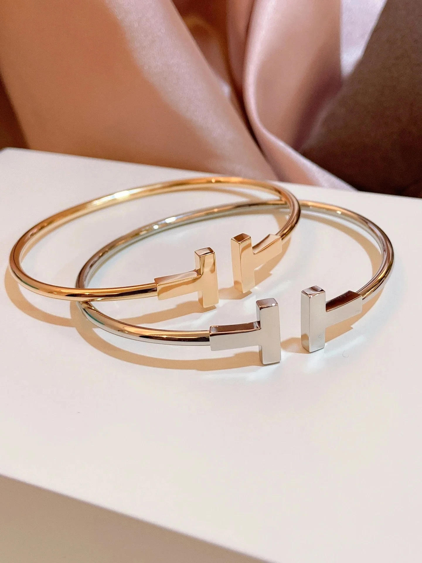 Tiffany T Wire Brace