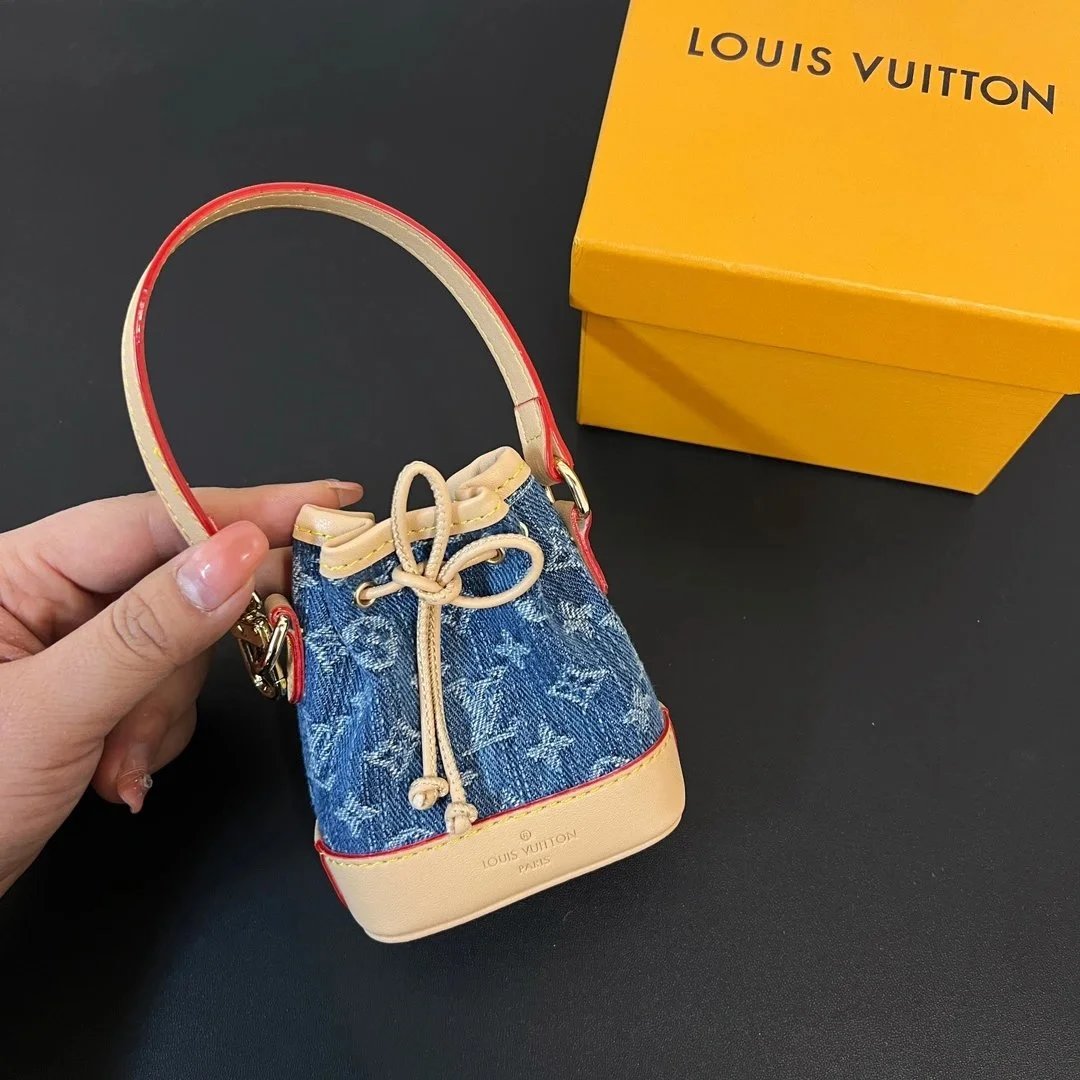 Louis Vuitton Leather Shoulder Bag - 006504