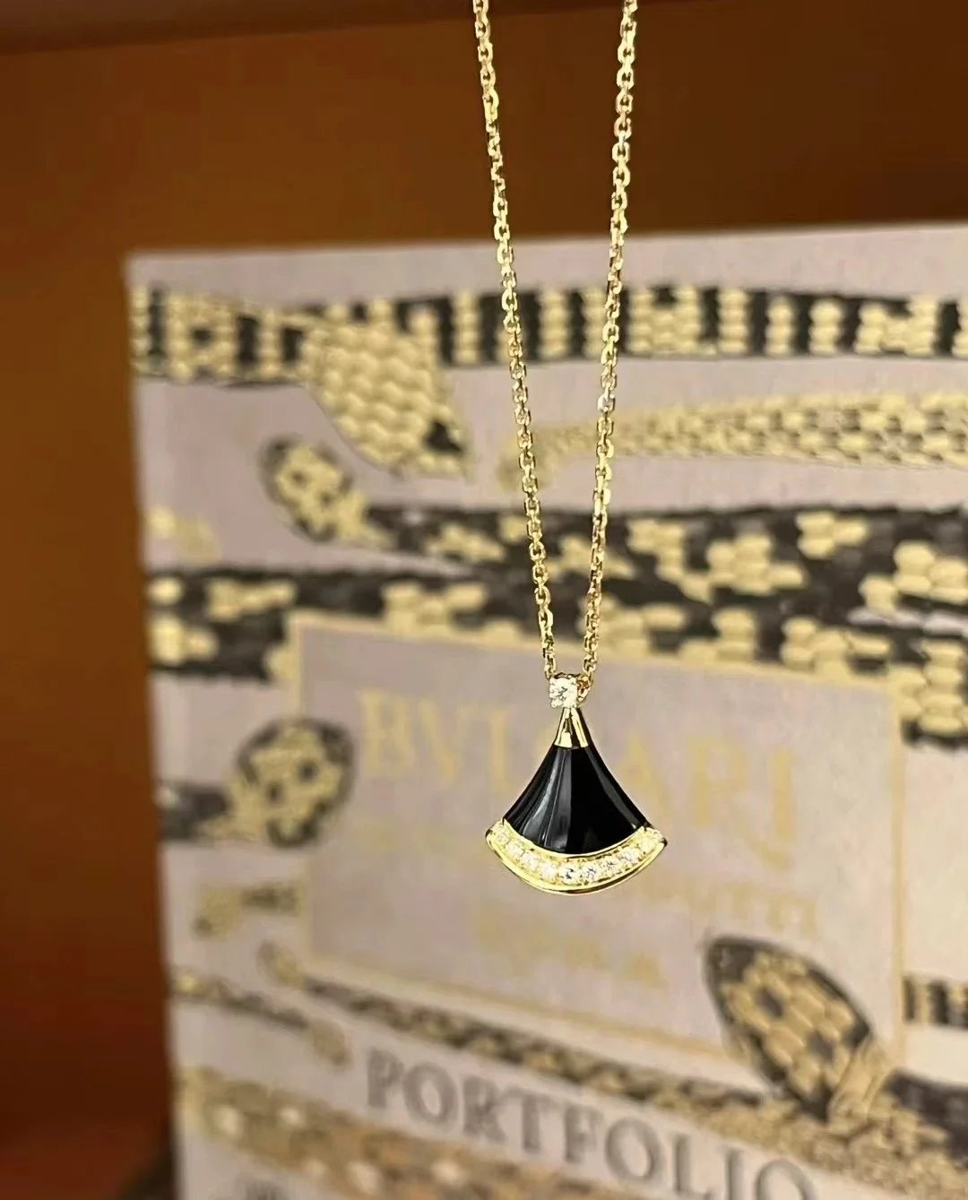 Bvlgari Diva's Fan Pendant Necklace