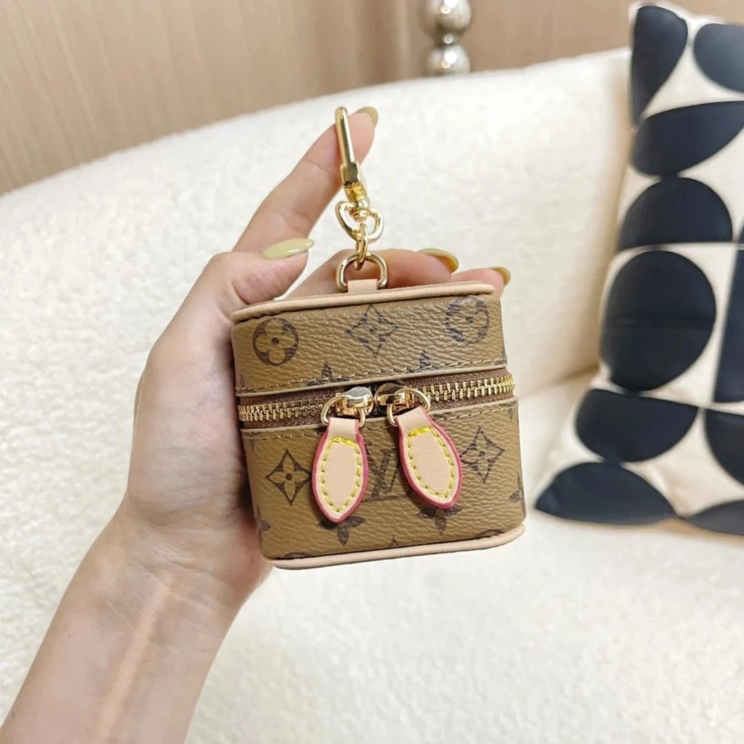 Louis Vuitton Chain Shoulder Bag - 006581