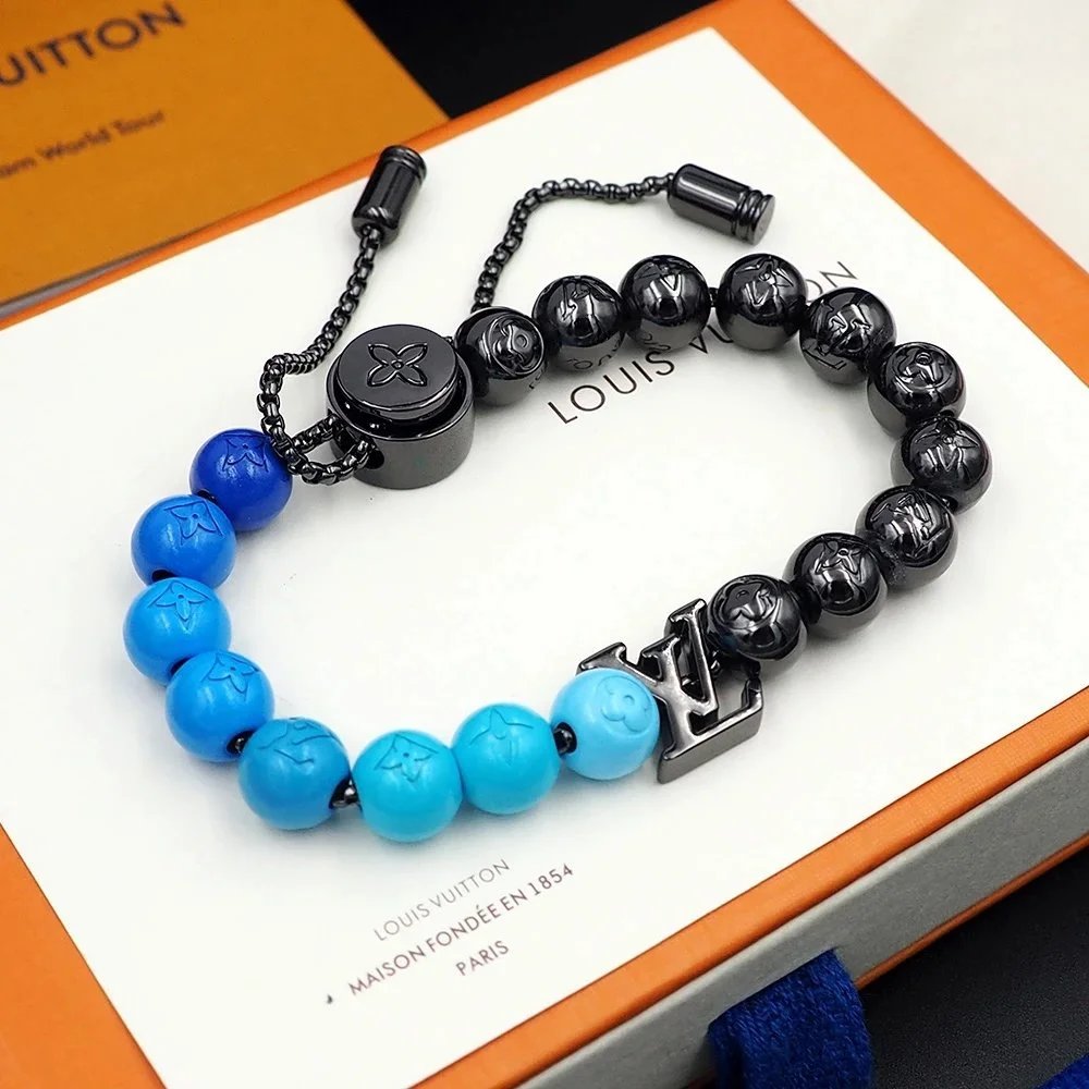 Louis Vuitton Logo Fashion Keychain - 006498