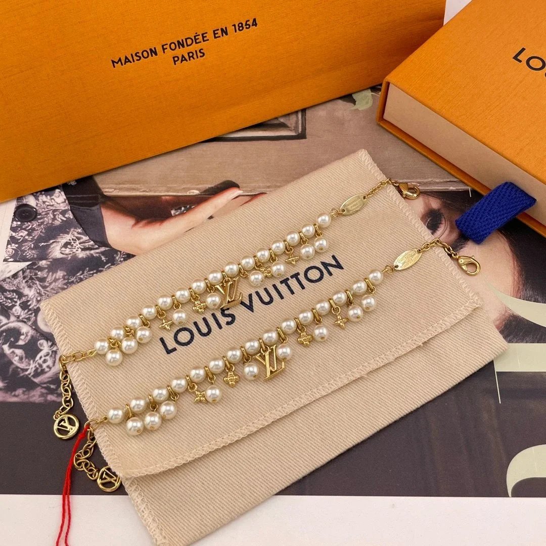 Louis Vuitton Pearl Bracelet - 006484
