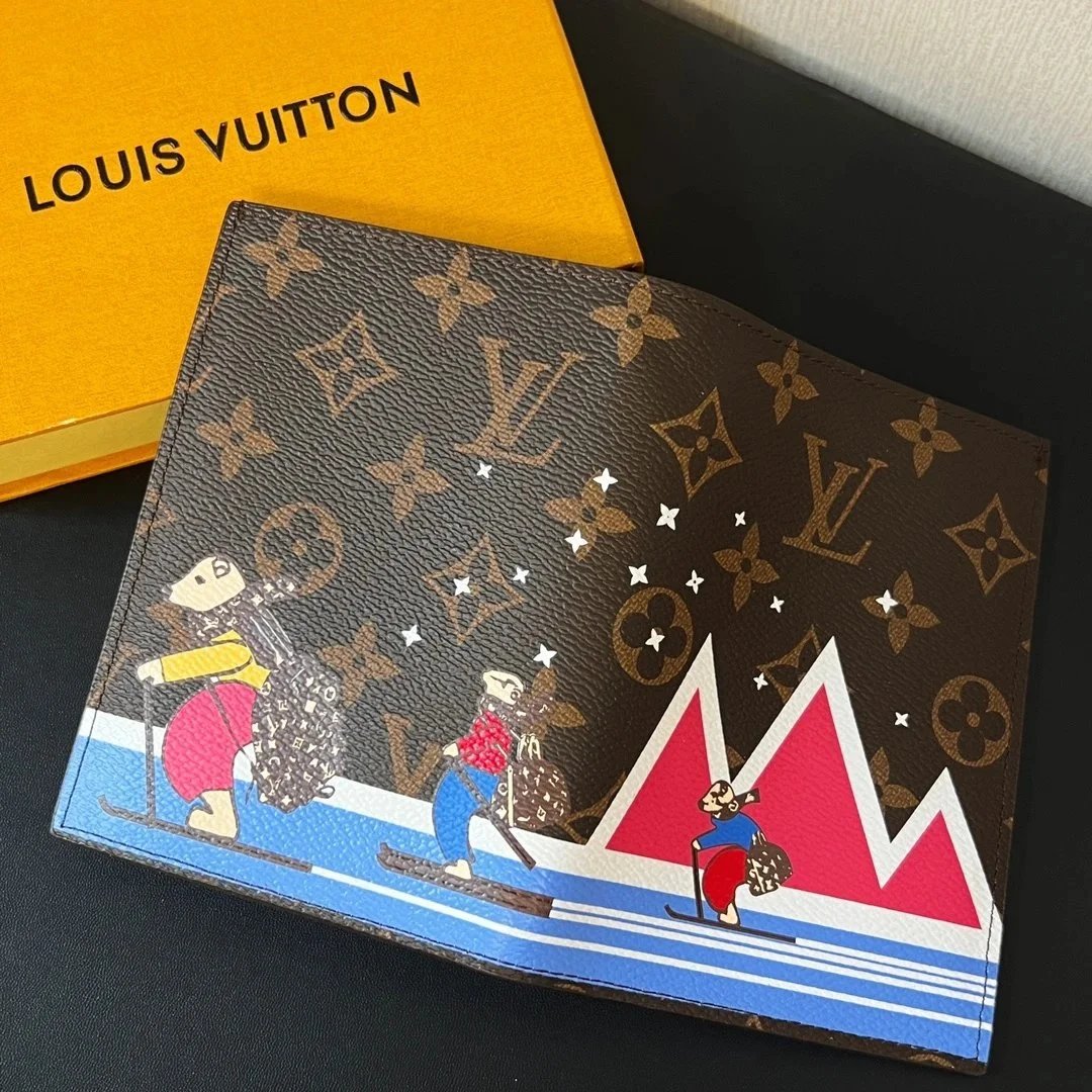 Louis Vuitton Monogram Vivienne Christmas Animation Skiing Passport Cover - 007523