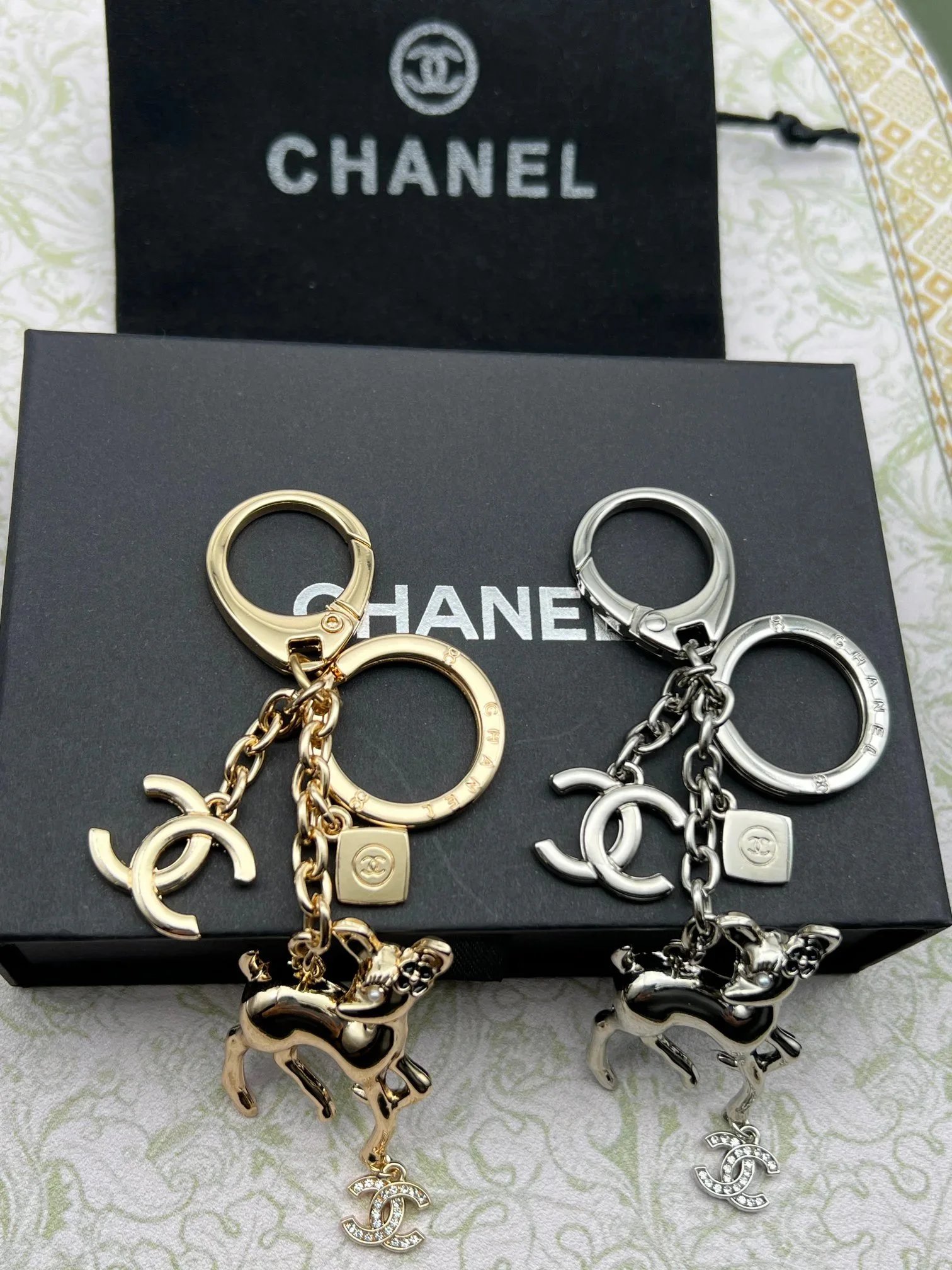 Chanel Logo Fashion Keychain - 006517