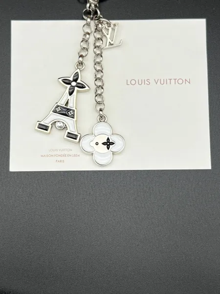 Louis Vuitton Eiffel Tower & Flower Charm Keychain Silver Jewelry - 8