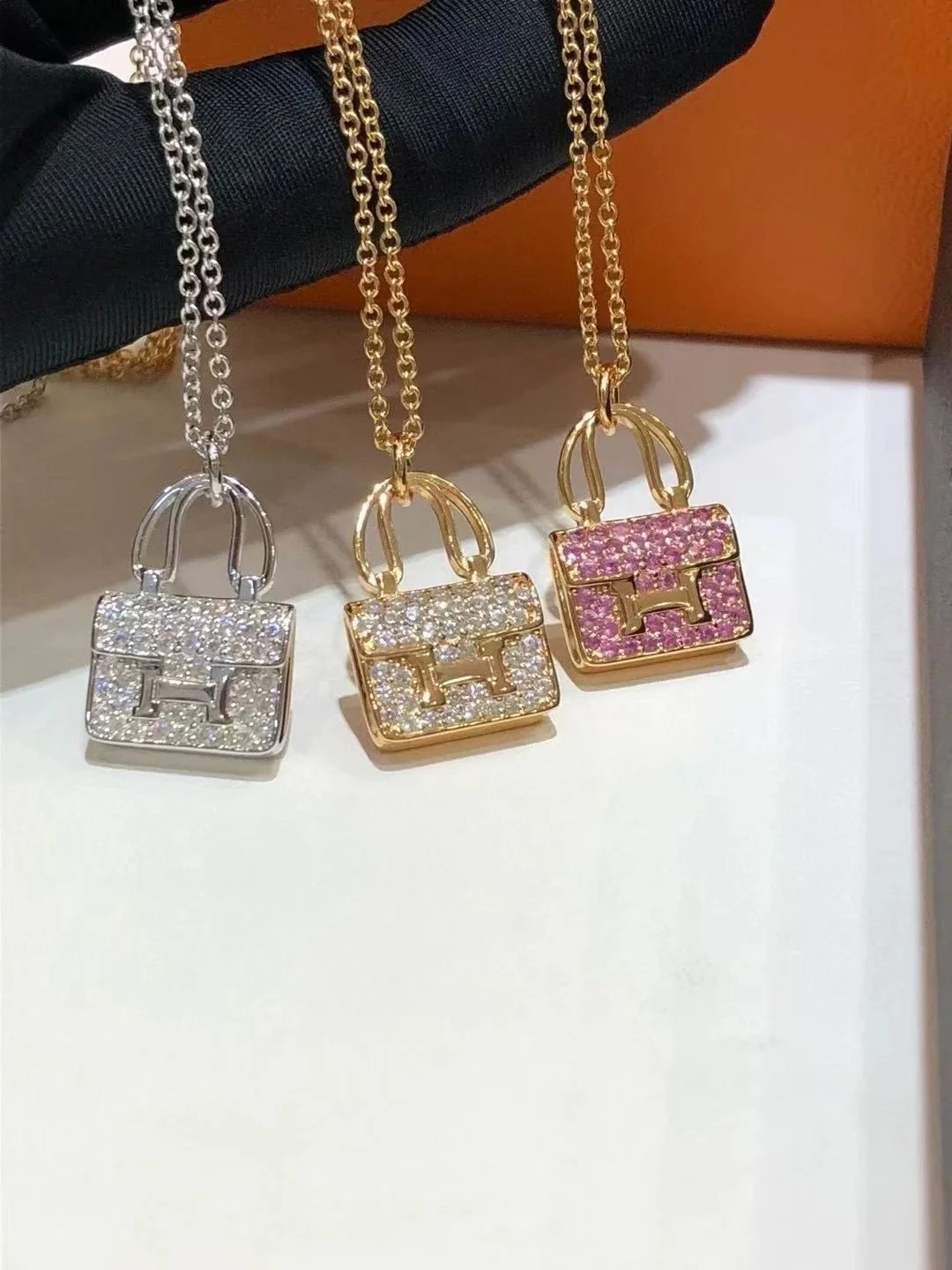 Hermès Mini Kelly Bag Pendant Necklace Silver Pave Diamond Necklace Jewelry - 3