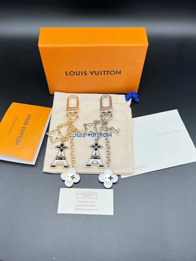 Louis Vuitton Monogram World Tour Keychain Set [2 styles]