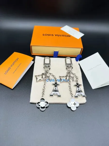 Louis Vuitton Eiffel Tower & Flower Charm Keychain Silver Jewelry - 3