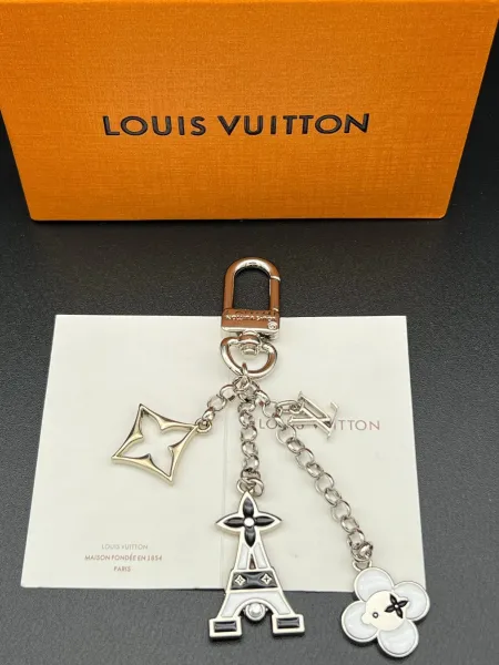 Louis Vuitton Eiffel Tower & Flower Charm Keychain Silver Jewelry - 7