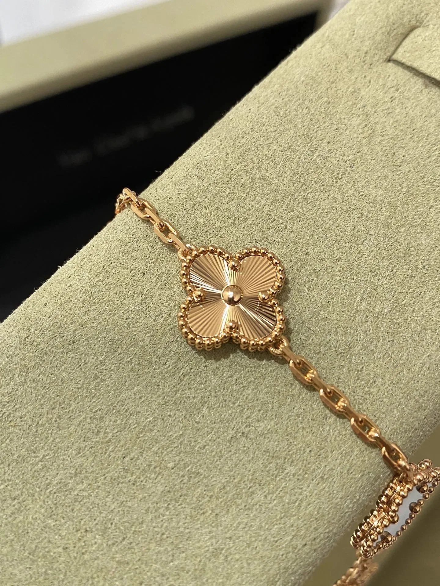 Van Cleef & Arpels Alhambra Four-Leaf Clover White Mother-of-Pearl Ring Jewelry - 6