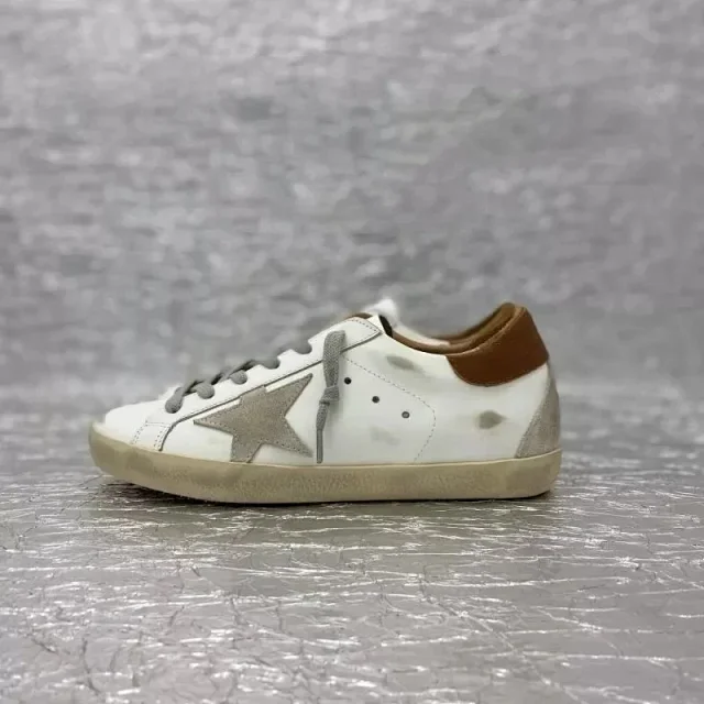Golden Goose Sneakers Super-Star distressed star-appliqué product detail image 13