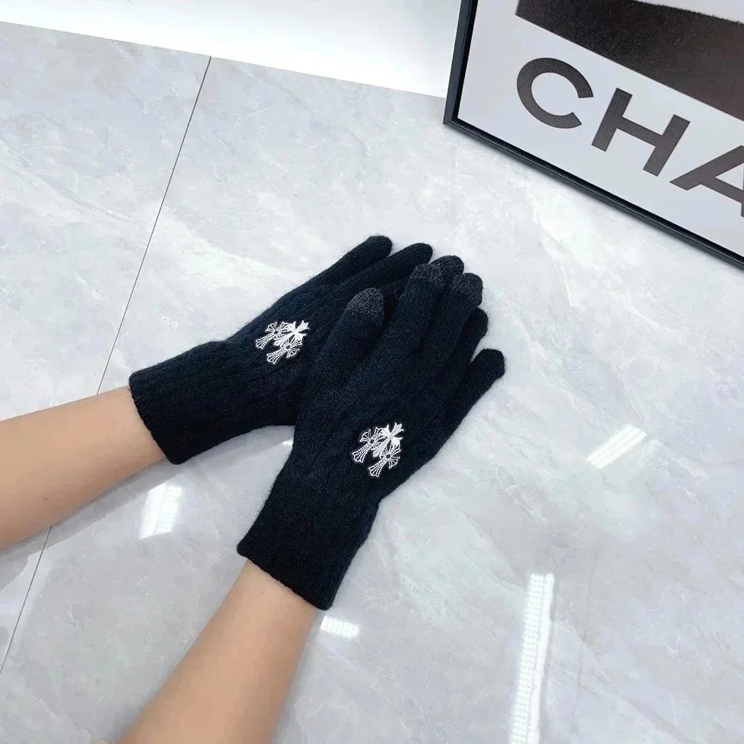 Dior Gloves Knit with Embroidered Bee Motif image 6