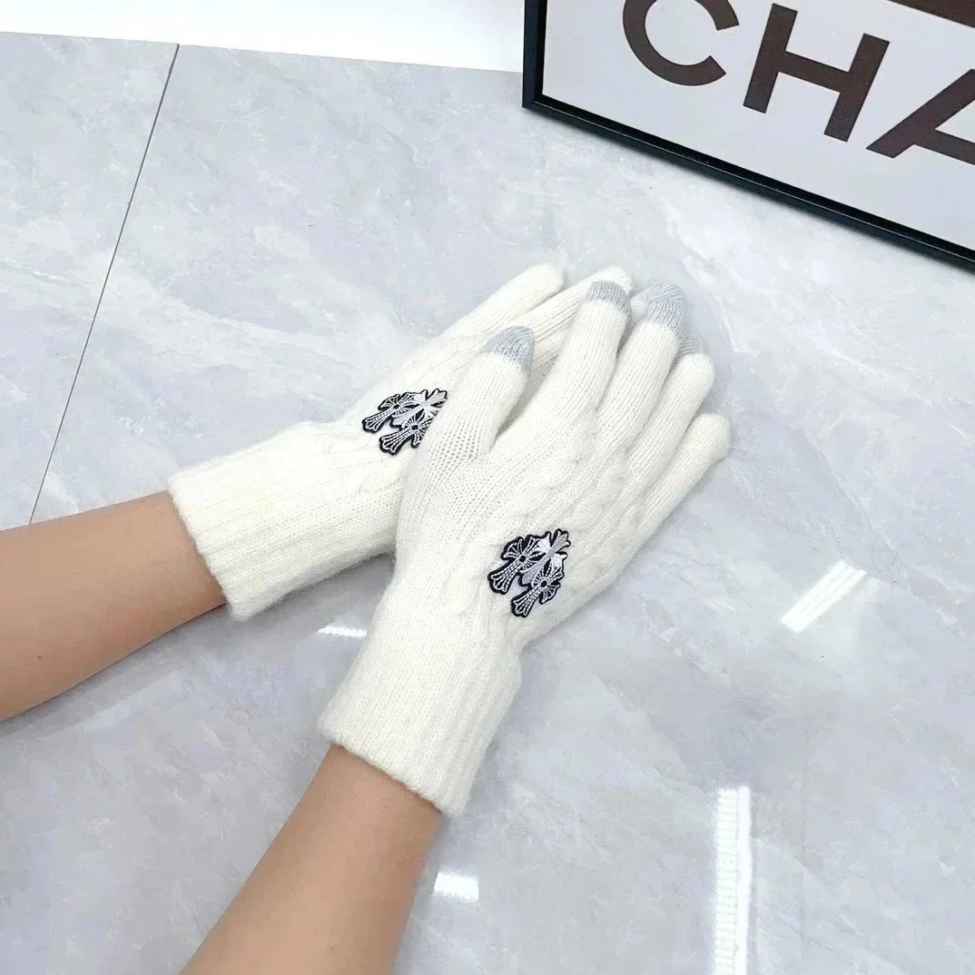 Dior Gloves Knit with Embroidered Bee Motif image 11