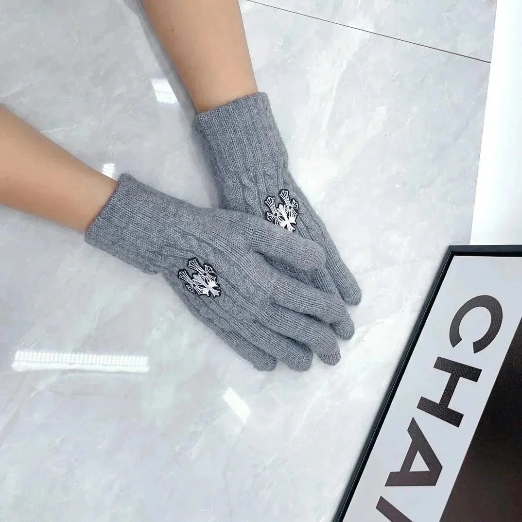 Dior Gloves Knit with Embroidered Bee Motif image 10