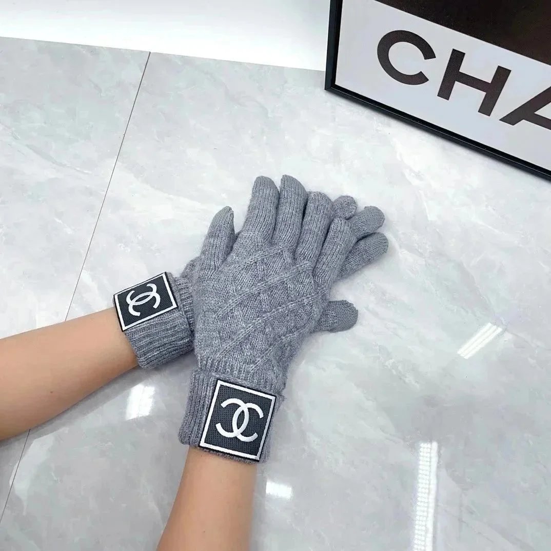 Dior Gloves Knit with Embroidered Bee Motif image 15