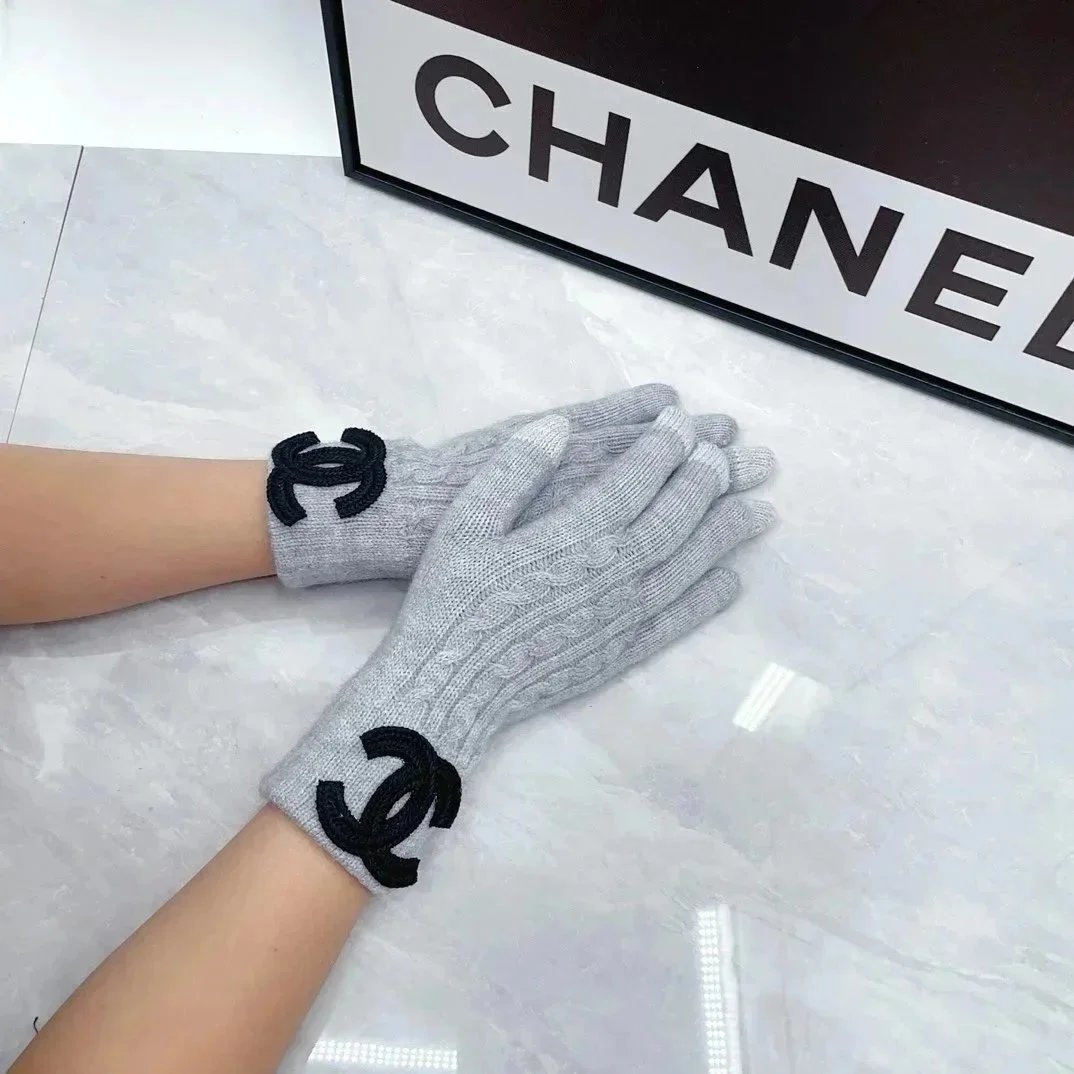 Dior Gloves Knit with Embroidered Bee Motif — 37