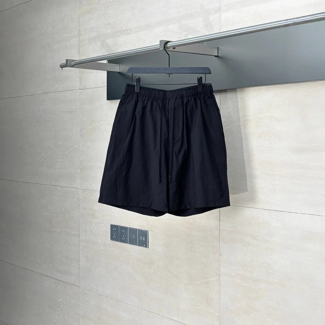 Black Loose Fit Drawstring Waist休闲 Short Pants