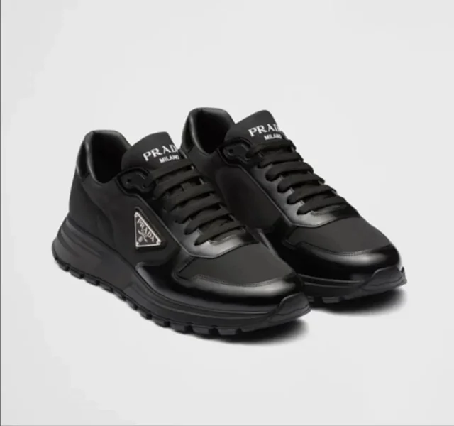 Prada Sneakers Low-Top Triangle Logo product detail image 4