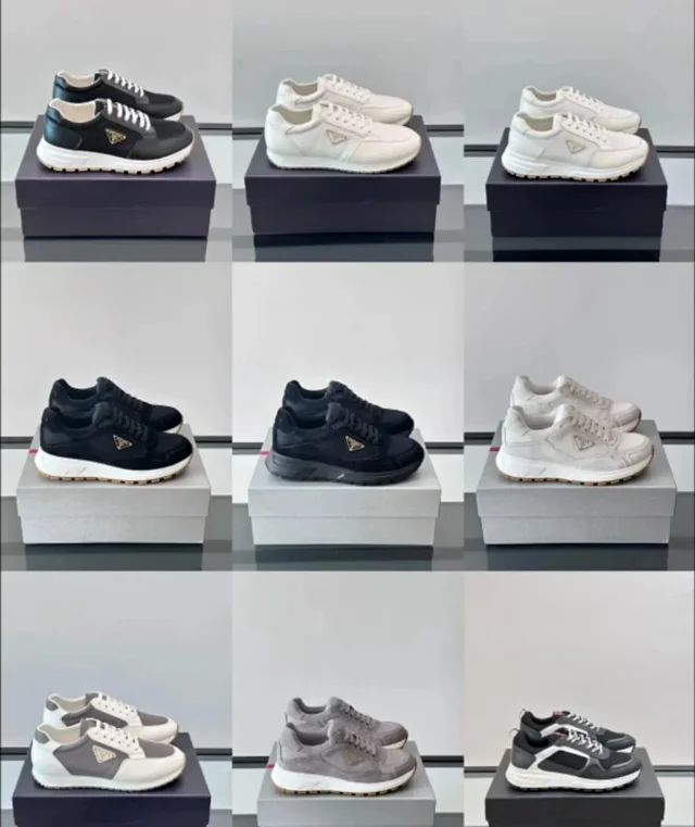 Prada Sneakers Low-Top Triangle Logo product detail image 1