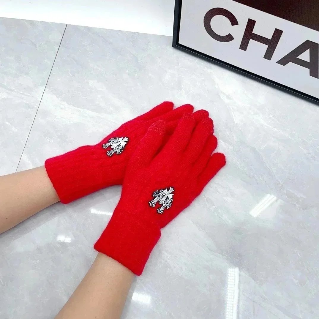 Dior Gloves Knit with Embroidered Bee Motif image 7