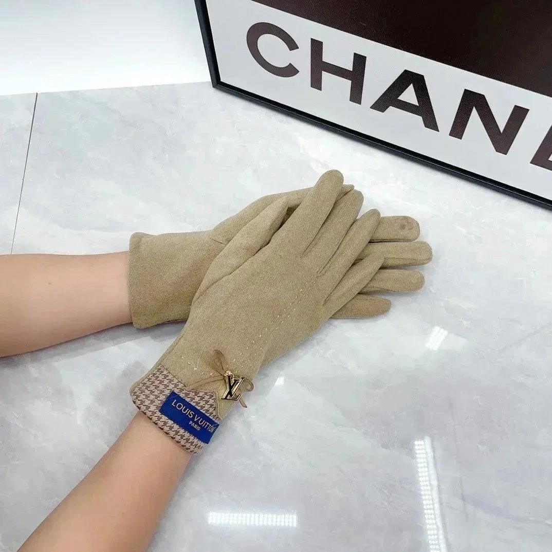 Dior Gloves Knit with Embroidered Bee Motif — 23