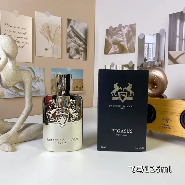 Marc Jacobs Multiple fragrance models product detail image 18
