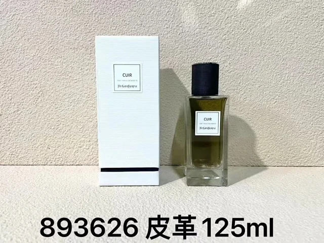 Marc Jacobs Multiple fragrance models product detail image 25