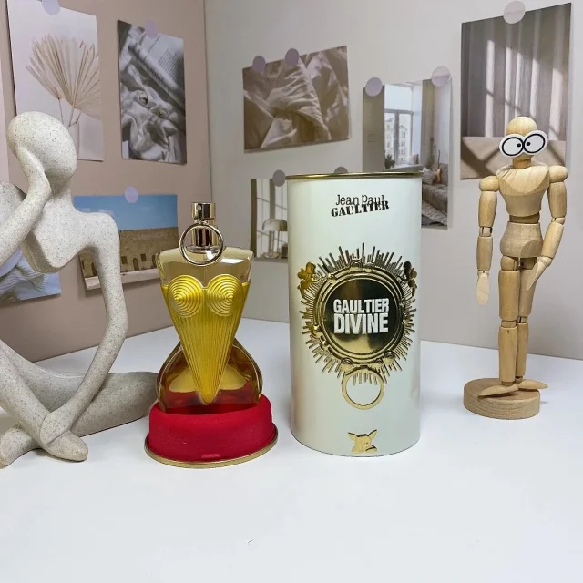 Marc Jacobs Multiple fragrance models product detail image 11