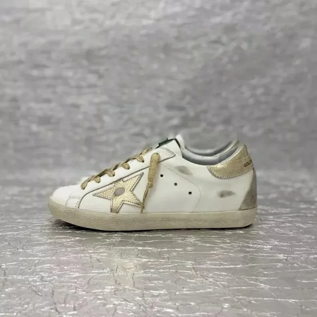 Golden Goose Sneakers Super-Star distressed star-appliqué product detail image 12