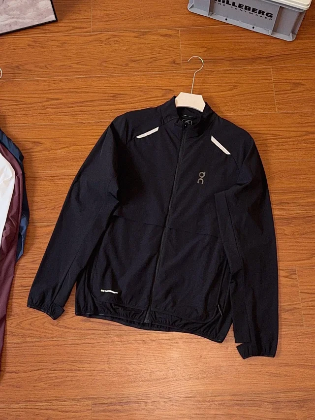 On Jackets Lightweight zip-front running jacket with reflective shoulder trim product detail image 5