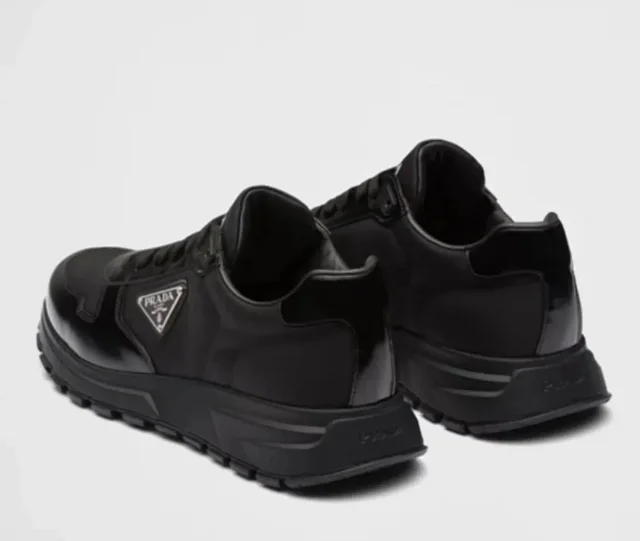 Prada Sneakers Low-Top Triangle Logo product detail image 2