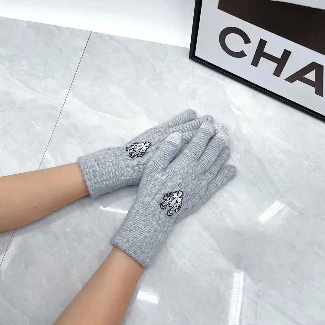 Dior Gloves Knit with Embroidered Bee Motif image 8