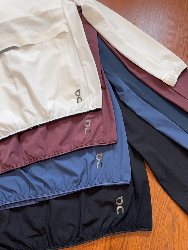 On Jackets Lightweight zip-front running jacket with reflective shoulder trim product detail image 8