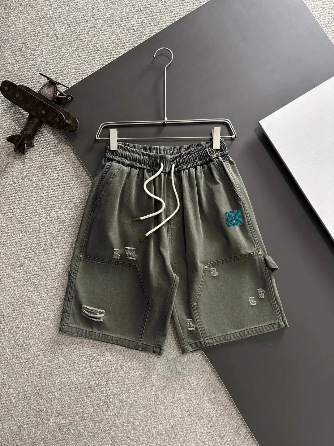 Burberry Shorts Elastic-waist drawstring with patch pockets — L*OEWE