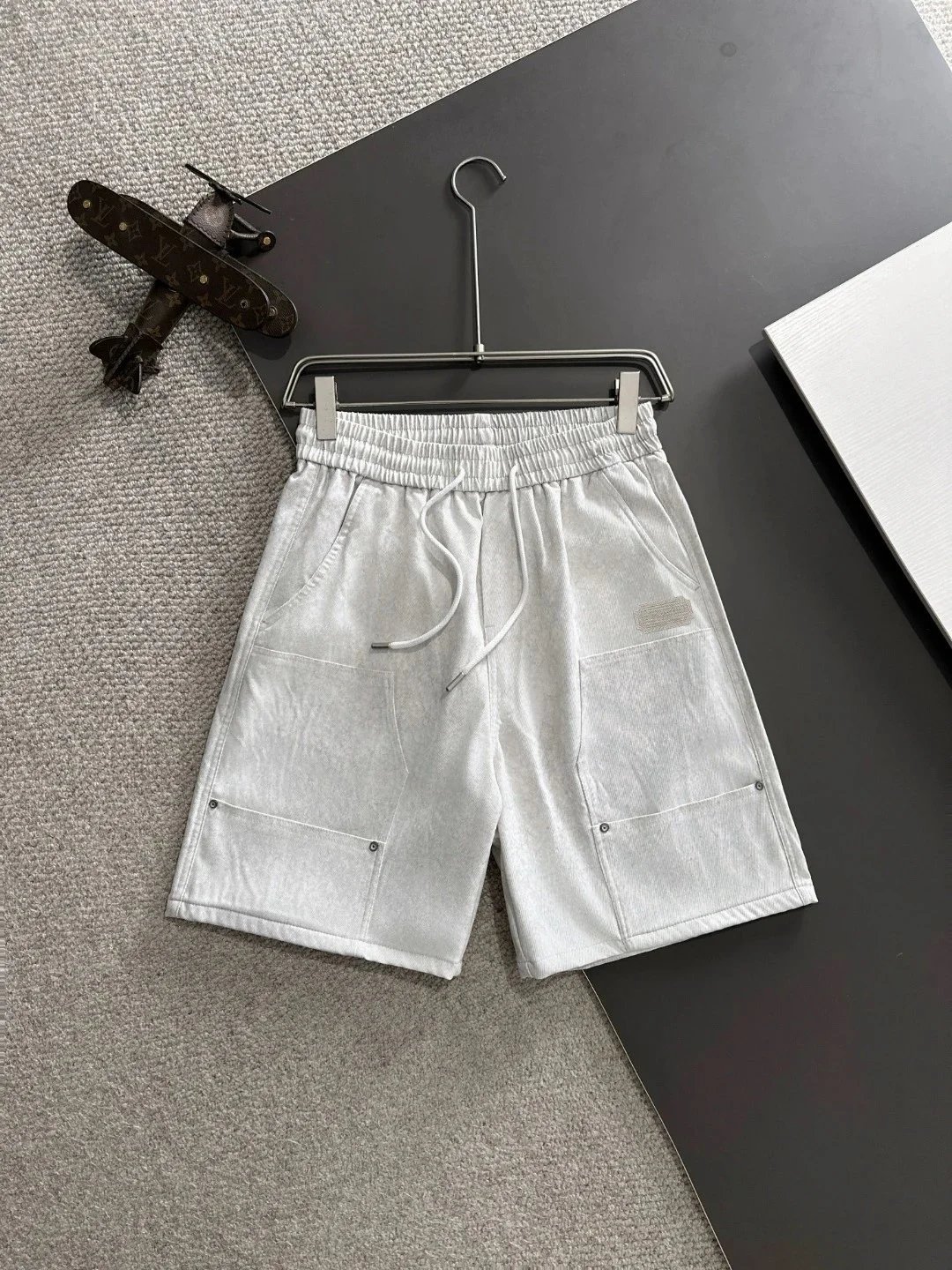Dior Shorts Drawstring cargo with logo patch — 7DI*OR