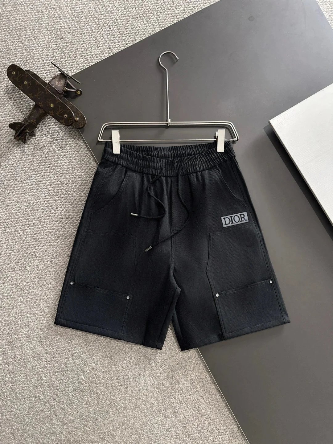 Dior Shorts Drawstring cargo with logo patch — 3DI*OR