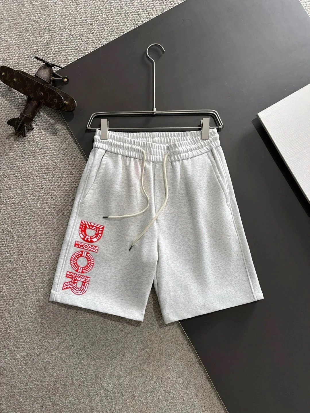 Dior Shorts Drawstring cargo with logo patch — 18DI*OR