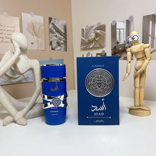 Marc Jacobs Multiple fragrance models product detail image 15