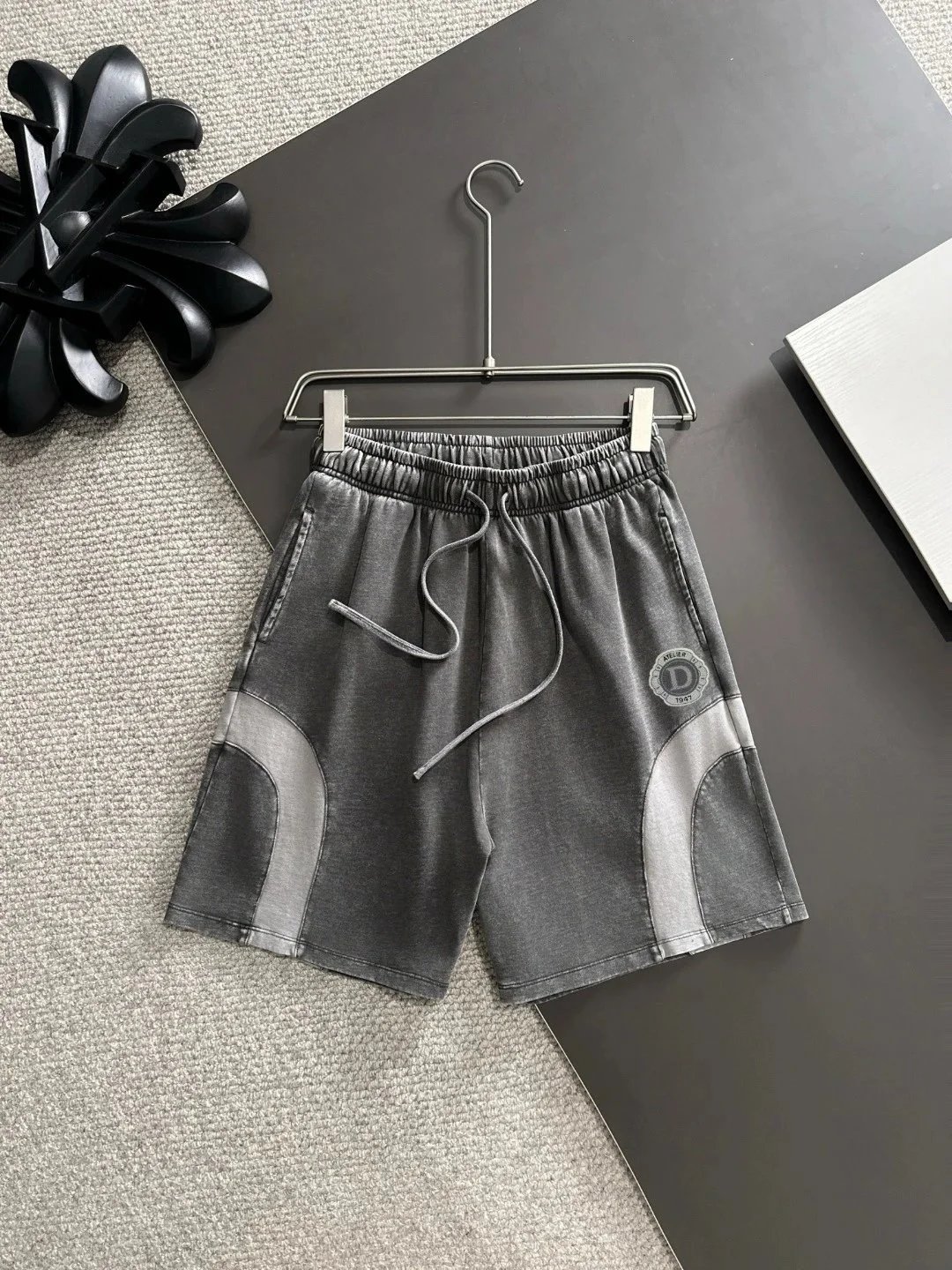 Dior Shorts Drawstring cargo with logo patch — 20DI*OR