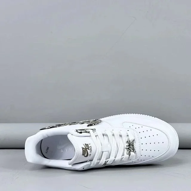 Nike Sneakers Air Force 1 Low with skeletal Swoosh detail product detail image 7
