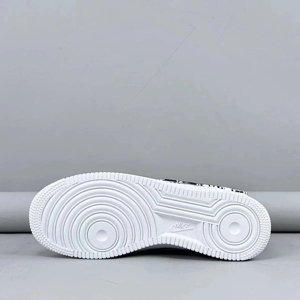 Nike Sneakers Air Force 1 Low with skeletal Swoosh detail image 10
