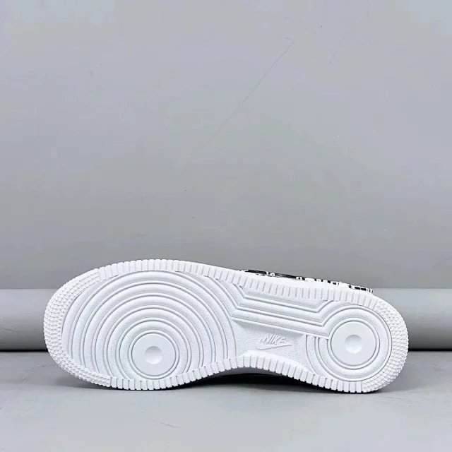 Nike Sneakers Air Force 1 Low with skeletal Swoosh detail product detail image 10