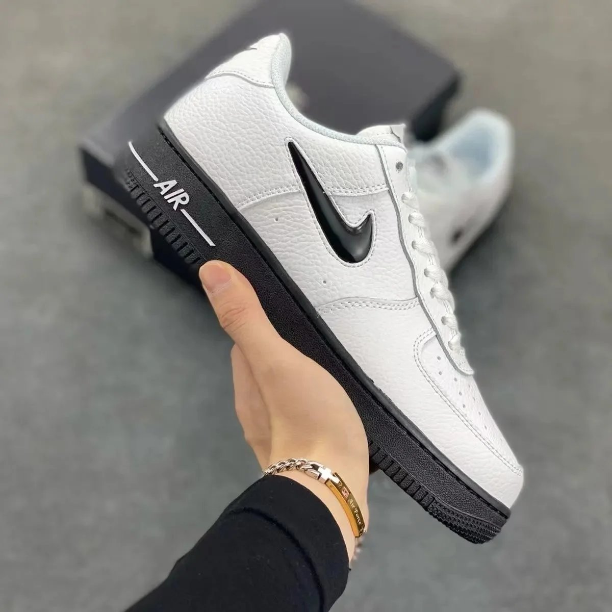 Nike Sneakers Air Force 1 Low with skeletal Swoosh detail — Black and white