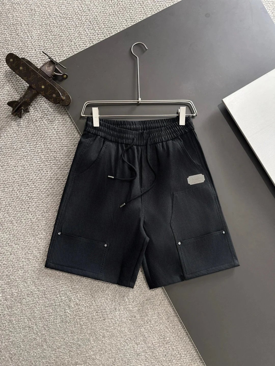 Dior Shorts Drawstring cargo with logo patch — 5DI*OR