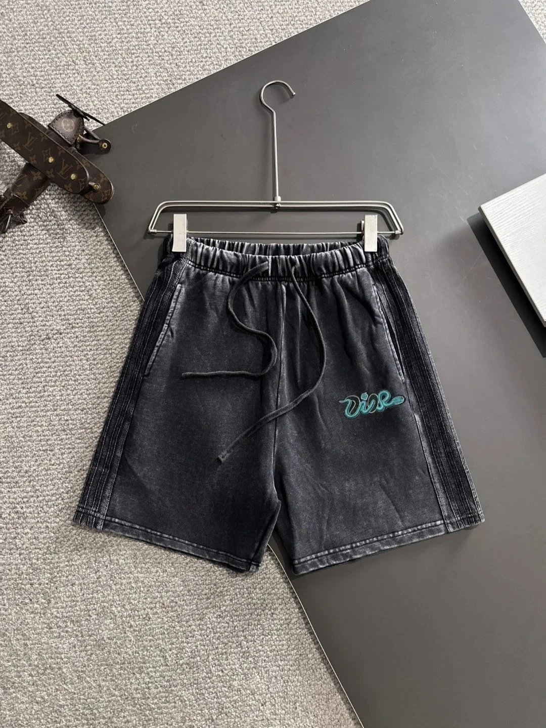 Dior Shorts Drawstring cargo with logo patch — 26DI*OR